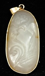 Antiker Anhänger Weisse Jade mit Lotos